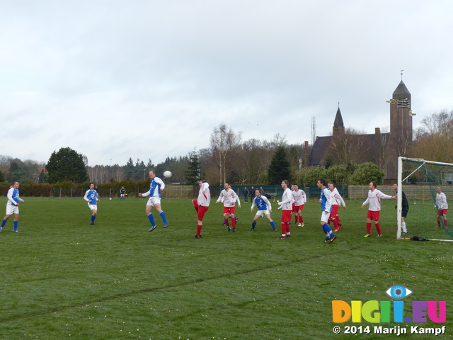 FZ001562 Pepijn voetballen